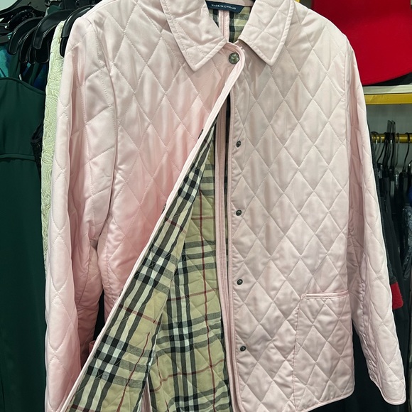 Burberry Pale Pink Quilted Jacket with Classic Nova Print Lining - Picture 3 of 3
